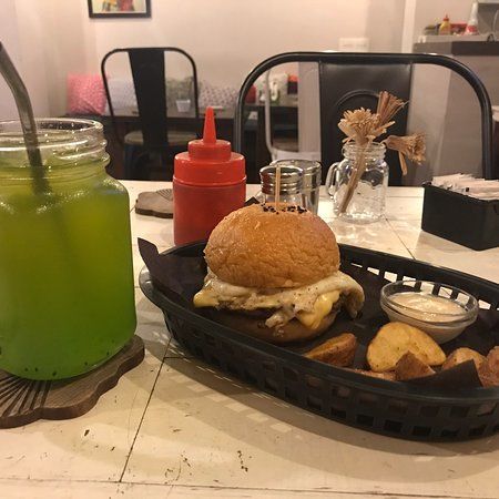 The Grub by Sam & BeeOliver